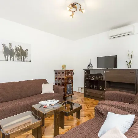 Elena Apartament *